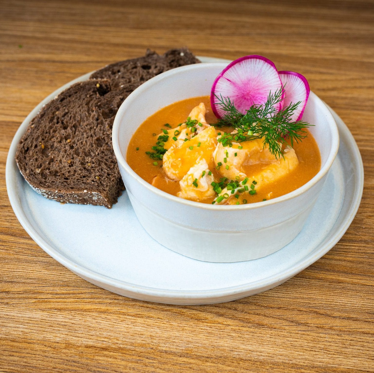 Gebakken kabeljauw met puree en gegrilde wortel